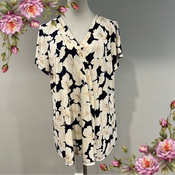 Lane Bryant Floral V-Neck short sleeve Women's Top/blouse size 14/16 - Picture 1 of 12